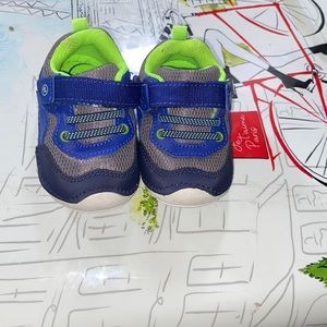 Stride rite tennis shoes size 3.5